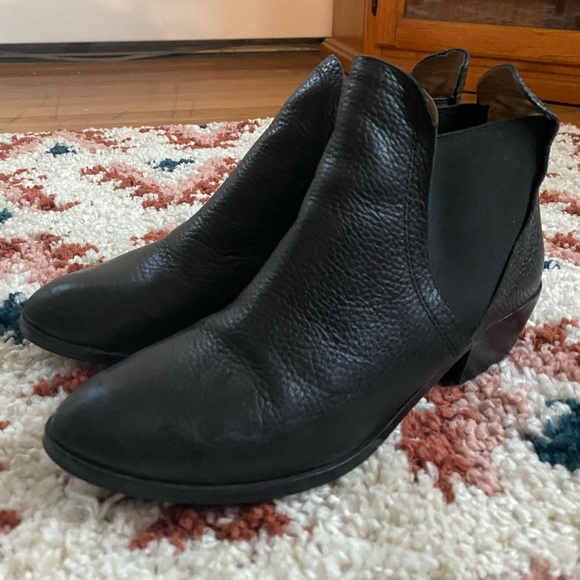 Splendid barely worn leather Chelsea boots - Picture 3 of 5